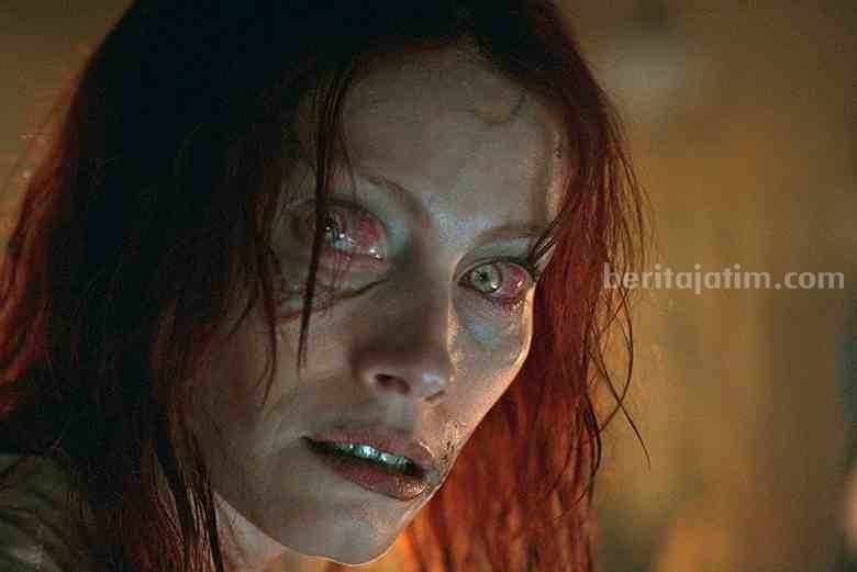 Cuplikan adegan film Evil Dead Rise. (IMDb.com)