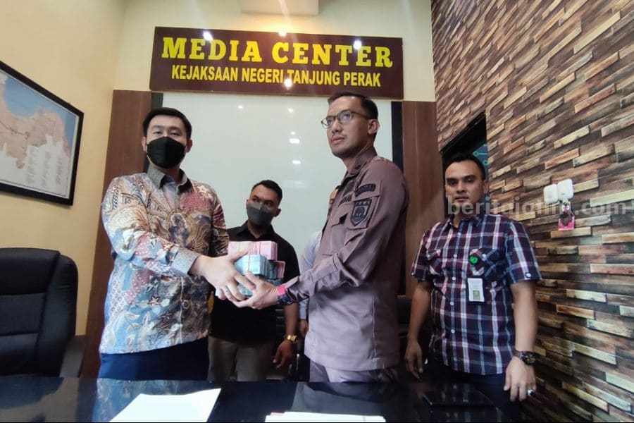 Tersangka Korupsi Kembalikan Rp250 Juta ke Kejari Surabaya