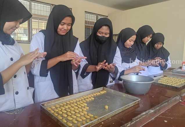 Omzet Penjualan Kue Kering di SMK Ini Tembus Rp300 Juta