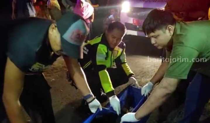 Pemotor di Jombang Tewas Tertabrak Mobil Rombongan Santri