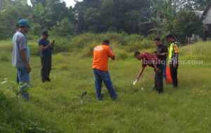 Polisi melakukan olah TKP