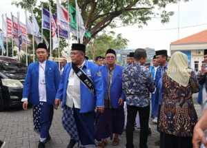 Jajaran pengurus DPD PAN Jombang saat mendatangi KPU setempat