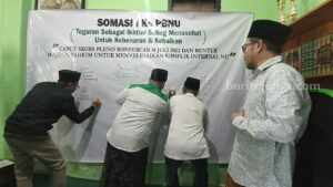 Sejumlah tokoh NU membubuhkan tanda tangan sebagai bentuk dukungan atas somasi ke PBNU