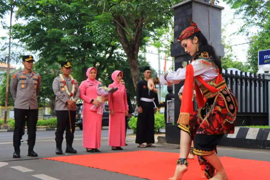 Kedatangan Kapolres Tuban AKBP Suryono Disambut Meriah