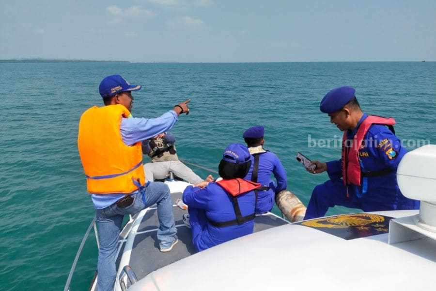 Dua Nelayan Lamongan Tenggelam Terlilit Jaring, Satu Selamat satpolairud Lamongan
