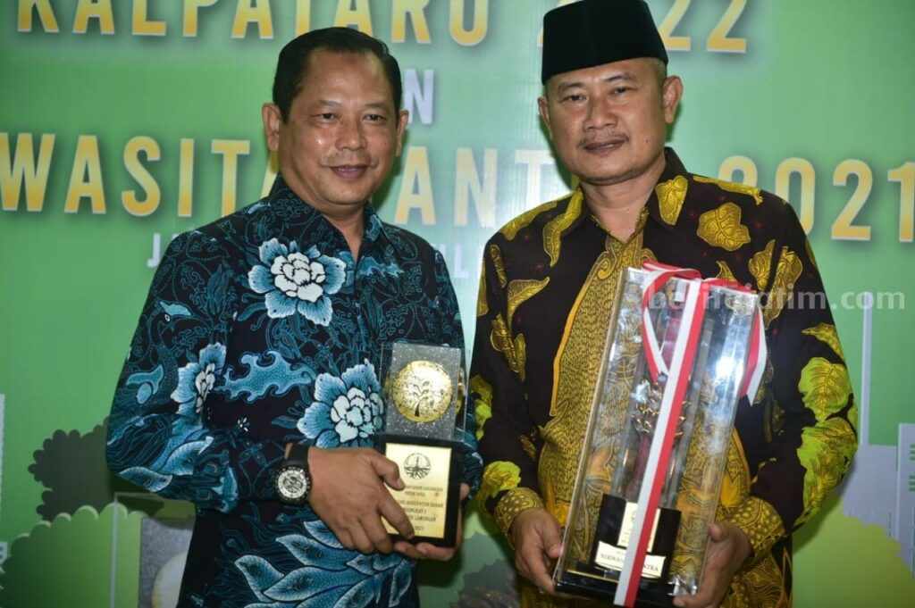 Inilah Harta Kekayaan Bupati dan Ketua DPRD Lamongan Bupati Lamongan Yuhronur Efendi bersama Ketua DPRD Kabupaten Lamongan Abdul Ghofur.