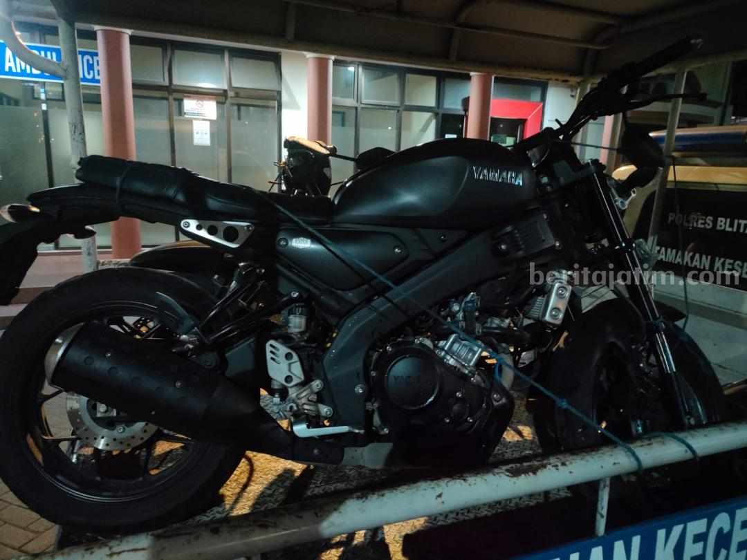 Kendaraan yang terlibat kecelakaan di Jalan Cemara Kota Blitar, Minggu (18/06/23).