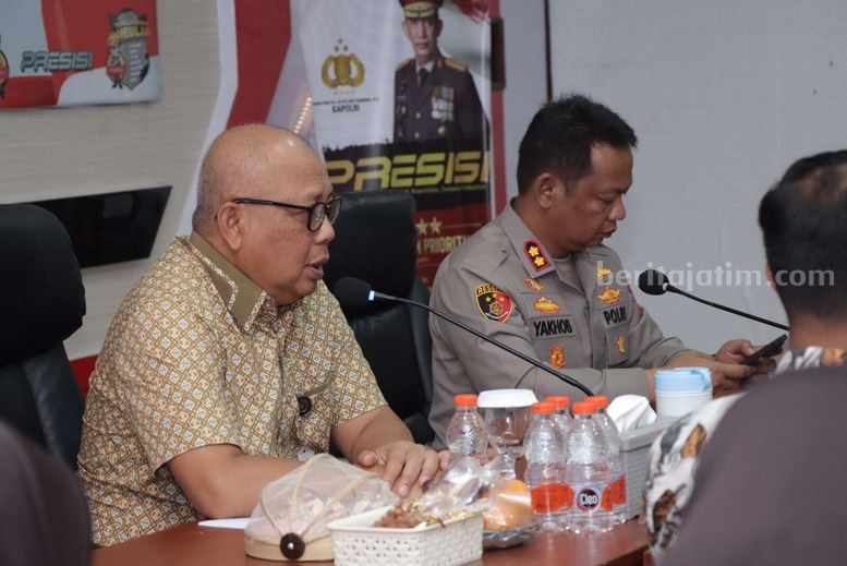 Jajaran Kepolisian Resor Lamongan saat menyambut kerja Kompolnas RI (Foto: istimewa).