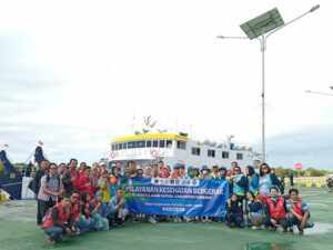 Dinkes Jatim menerjunkan Tim Pelayanan Kesehatan Bergerak turun ke lapangan di Pulau Sapudi Dinkes Jatim menerjunkan Tim Pelayanan Kesehatan Bergerak turun ke lapangan di Pulau Sapudi
