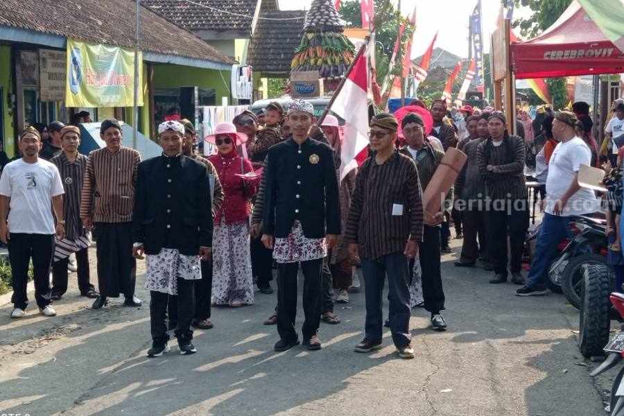Masyarakat Desa Blawirejo saat merayakan peringatan Hari Jadi Desa yang ke-718 tahun.