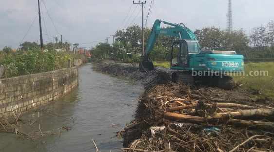 Lamongan Lakukan Normalisasi Saluran Pompa Banjir