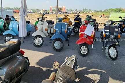 Lamongan Vespa Carnival yang digelar di Lapangan Gajah Mada Lamongan, tanggal 17-18 Juni 2023