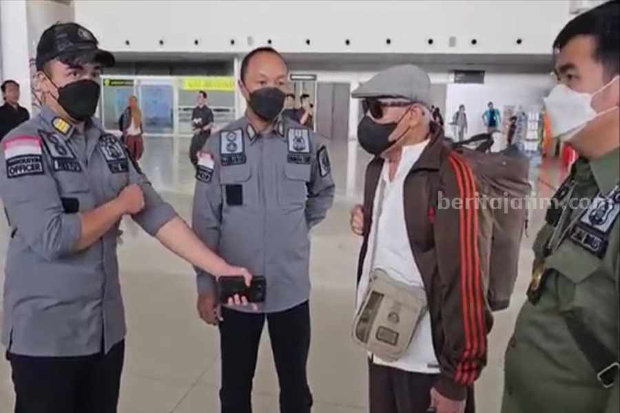 Dosen Asing di Tulungagung Deportasi ke Singapura dosen asing