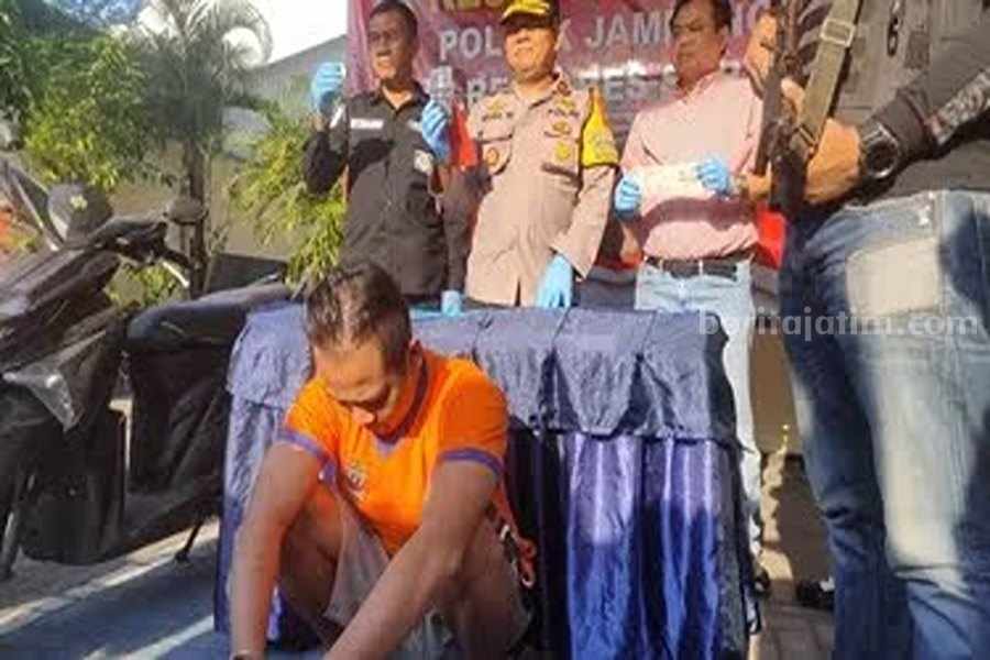 Febi di Polsek Jambangan. (Foto/ist)