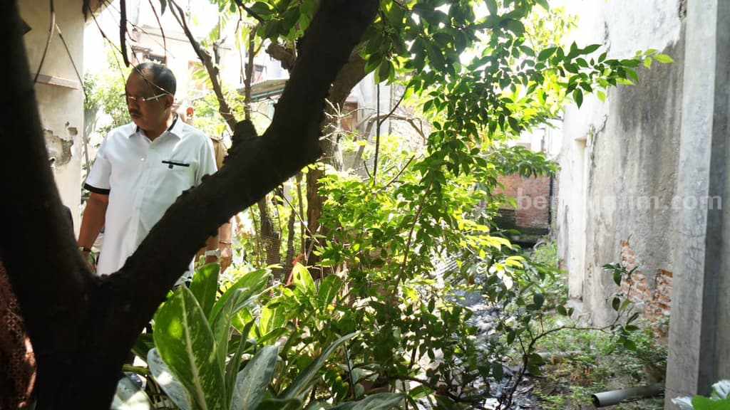 Wawali Surabaya Minta Pemilik Bongkar Bangli Tutup Saluran