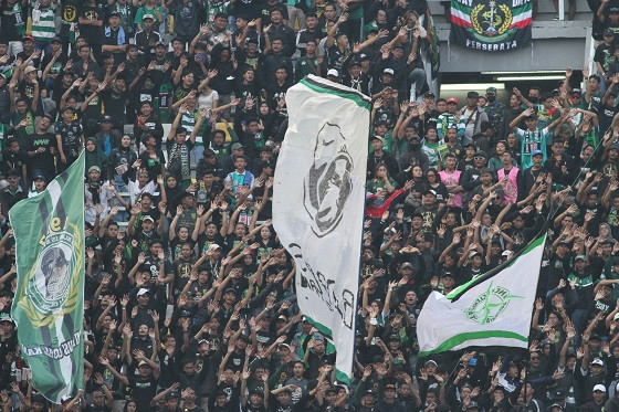 Bonek dan The Jakmania Sepakat Berdamai di Anniversary Game