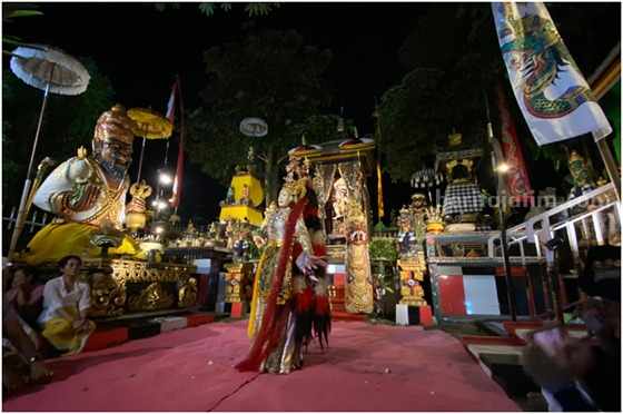 Didik Nini Thowok Menari Dwimuka Ardhanareswari di Kediri Calonarang1_11zon