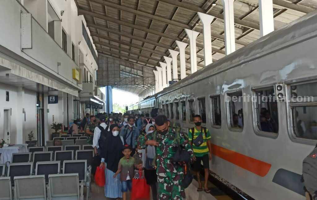 Jumlah penumpang KA di Daop 9 Jember meningkat saat liburan sekolah dan Iduladha