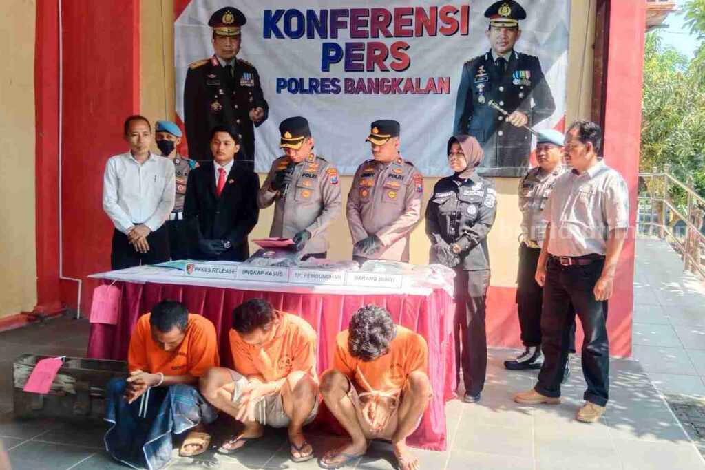 Pelaku pembunuhan perempuan hamil di Bangkalan (Foto: Zamachsari/beritajatim.com)