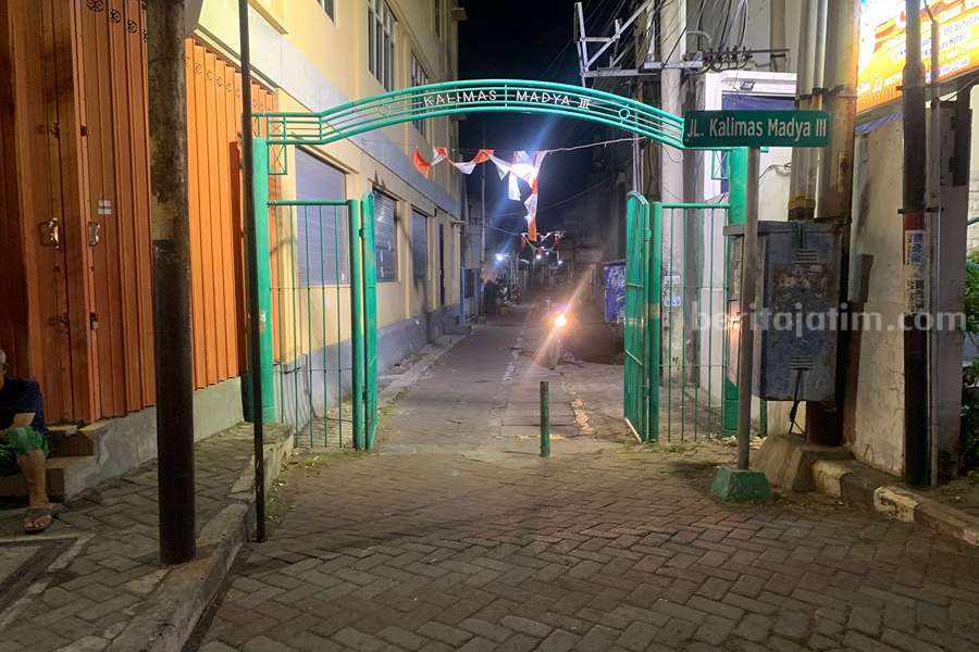 Densus 88 Kembalikan Busur Panah Terduga Teroris Surabaya Gang tempat BU ditangkap di Jalan Kapas Madya 3, Pabean Cantikan, Kota Surabaya.(Foto/Anggadia).