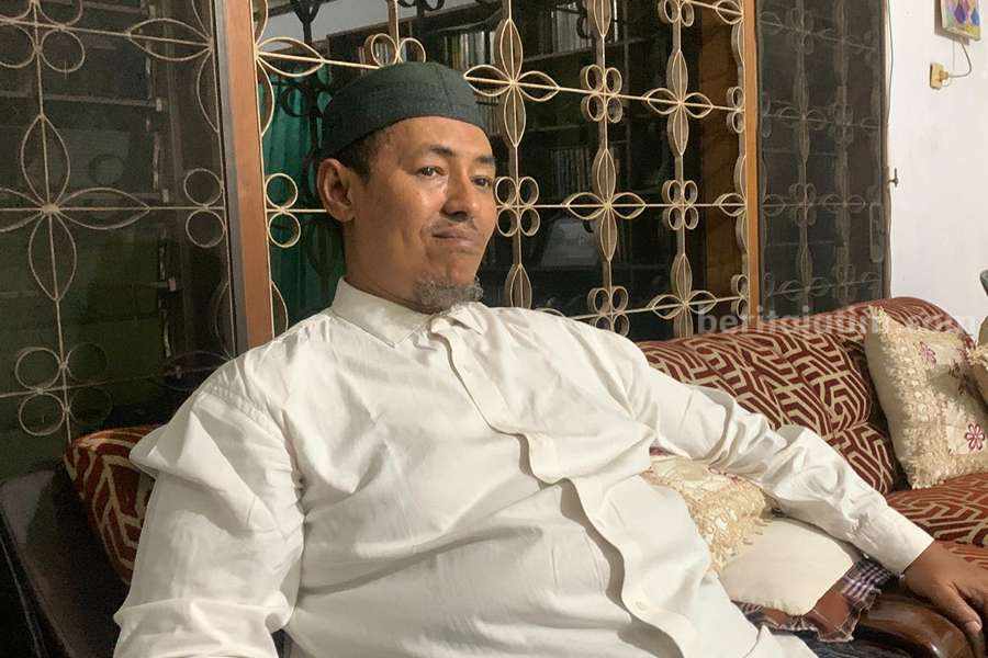 Begini Masa Kecil Warga Surabaya yang Ditangkap Densus 88 Muhmamad Abri, Ketua RT dan teman kecil dari BU terduga teroris yang ditangkap oleh Densus 88 di Surabaya.(Foto/anggadia)