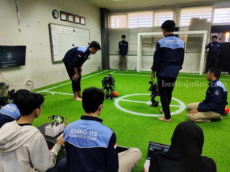 Tim Robotika ITS mengikuti KRI Wilayah II 2023