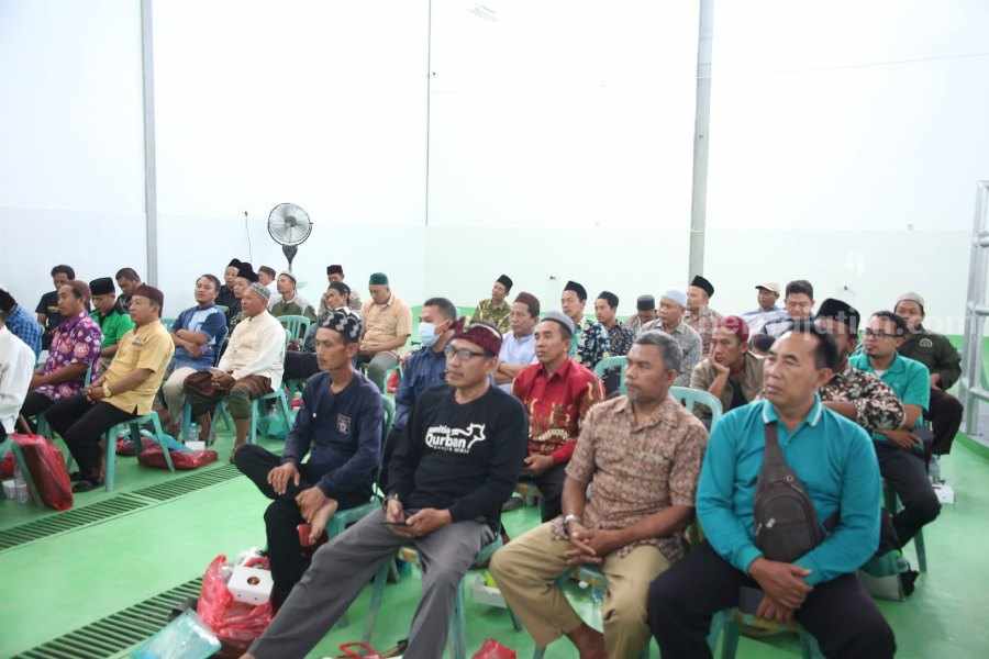 Sejumlah 80 peserta takmir masjid mengikuti pelatihan Juru Sembelih Halal (Juleha) dan Penanganan Daging/Butcher. [Foto:Diah Ayu/beritajatim.com]