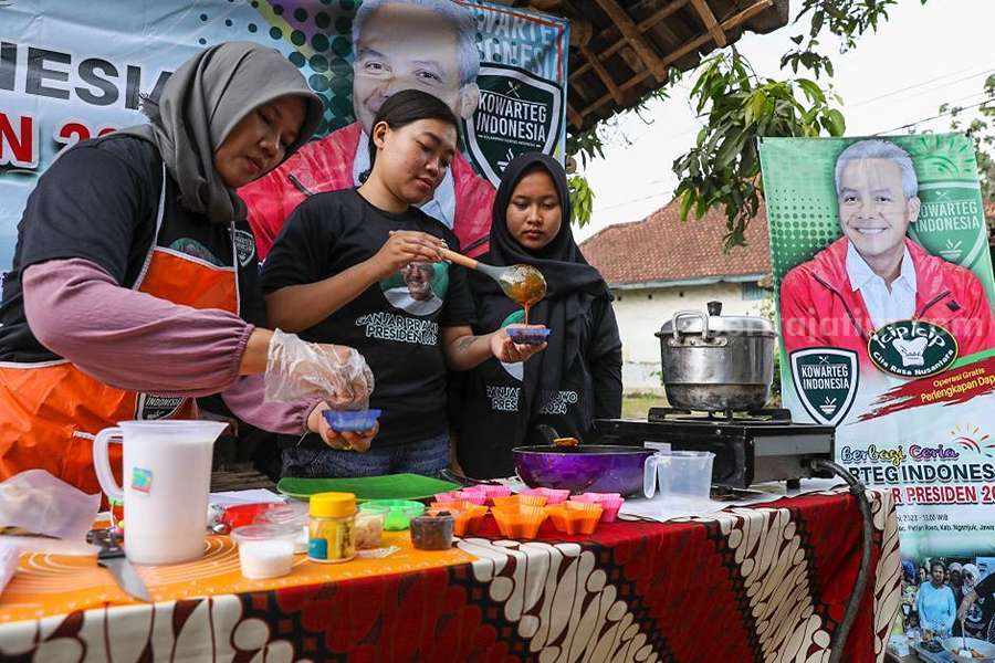 Komunitas Warung Tegal (Kowarteg) beri pelatihan membuat kue