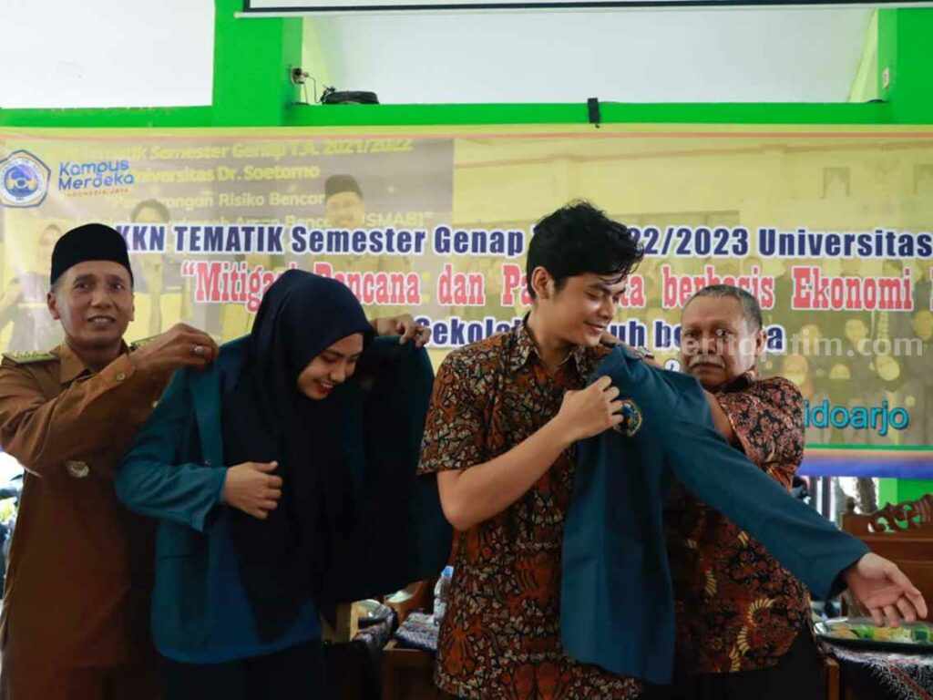 KKN Tematik Mitigasi Bencana, Unitomo Terjunkan 353 Mahasiswa di Taman Sidoarjo Mahasiswa Unitomo Surabaya saat KKN-PPM Tematik di Kecamatan Taman, Sidoarjo