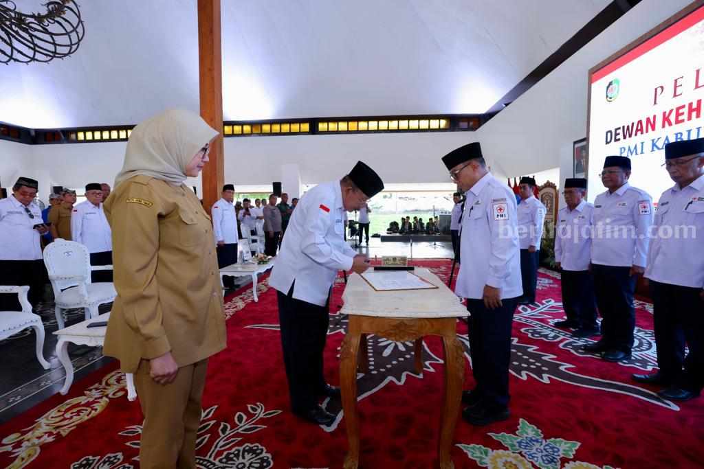 Imam Utomo Lantik Mujiono Jadi Ketua PMI Banyuwangi