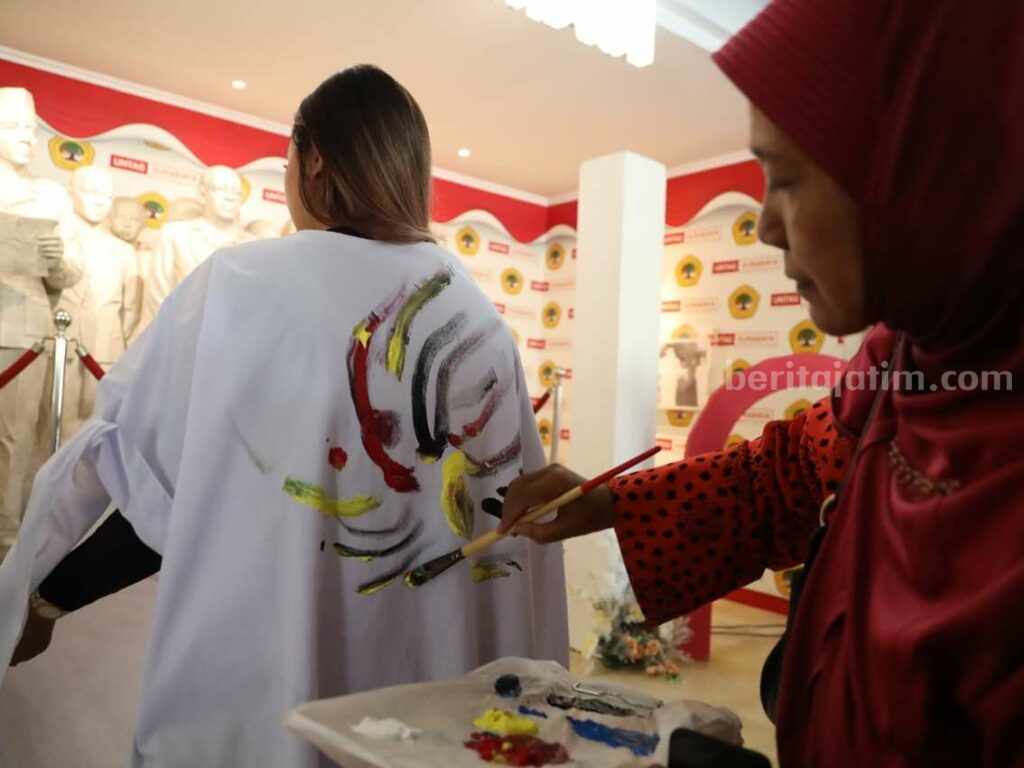 Untag Surabaya Persembahkan Karya 28 Pelukis di Bulan Bung Karno Untag Surabaya