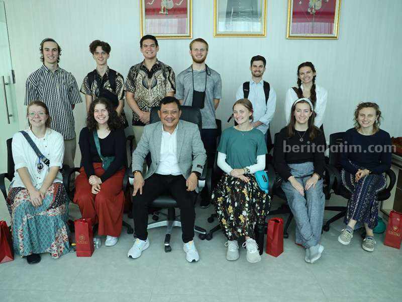 11 Mahasiswa Amerika Belajar Budaya di Untag Surabaya Mahasiswa asal Amerika Serikat saat berkunjung di Untag Surabaya