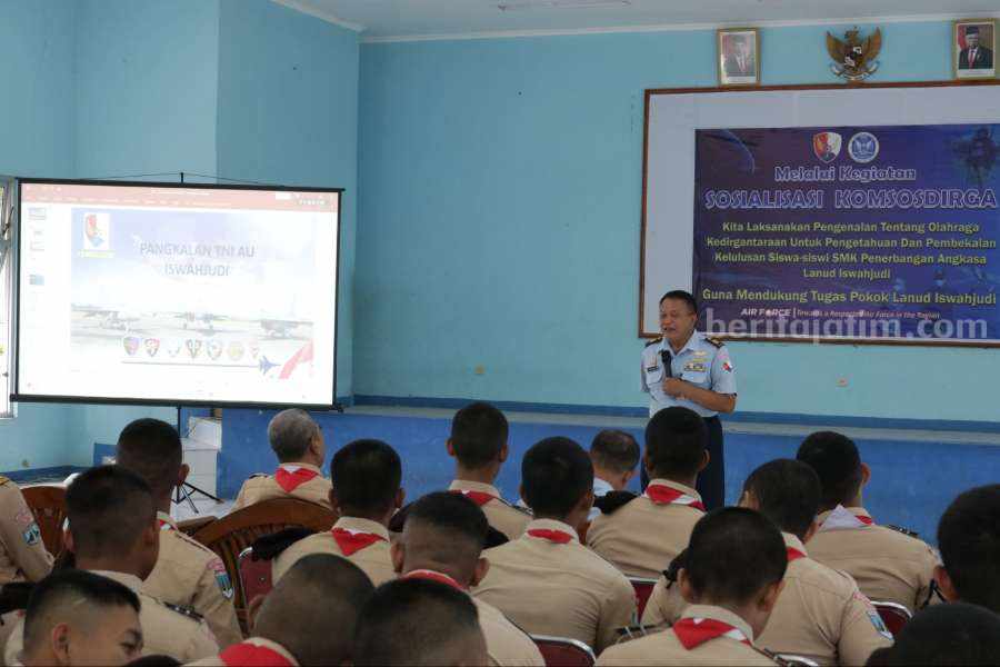 Sosialisasi komunikasi sosial kedirgantaraan di aula Dinas Potensi Dirgantara (Dispotdirga) Lanud Iswahjudi, Kamis (15/6/2023).