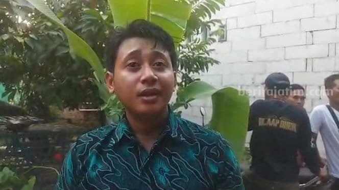 Wali Kelas Ali Hamdani. [Foto: ist]