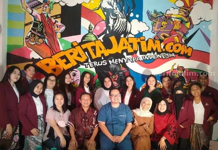 82,4 Persen Anak Muda Berstatus Pemakai Narkoba, Begini Kata Dosen Farmakologi Universitas Ciputra Dosen dan mahasiswa Fakultas Kedokteran Universitas Ciputra bersama tim Beritajatim.com.