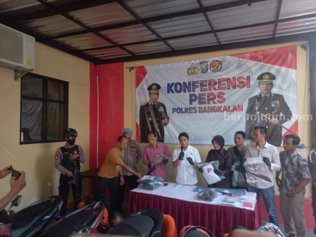 Rilis di Polres Bangkalan (Foto: Zamachsari/beritajatim.com)