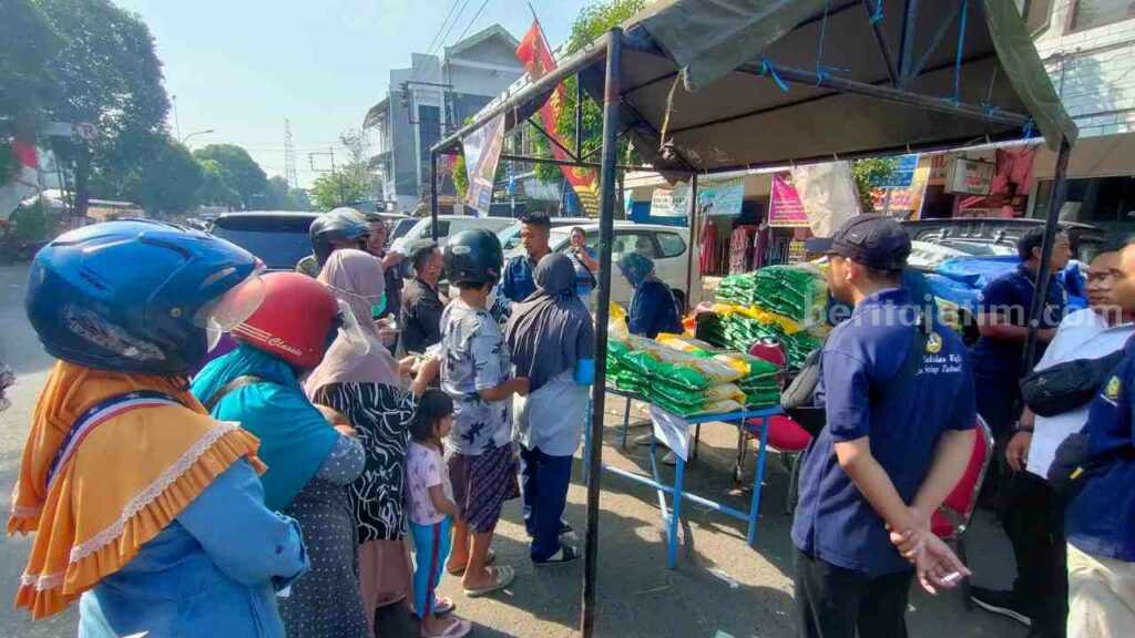 Diskopukmperindag Kota Mojokerto Salurkan Beras Murah mojokerto
