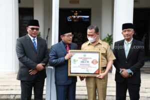 Wali Kota Malang Sutiaji Bangga, Jarik Ma’Siti Tembus Top 99 Inovasi Pelayanan Publik 2023 Jarik Ma'Siti Kota Malang Tembus Top 99 Inovasi Pelayanan Publik 2023.