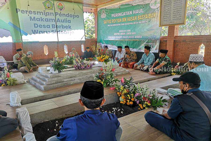 Bupati Sidoarjo Resmikan Pendopo Makam Auliya Desa Berbek Waru Gus Muhdlor resmikan Pendopo Makam Auliya Mbah Sayyid Royyan di Makam Islam Desa Brebek