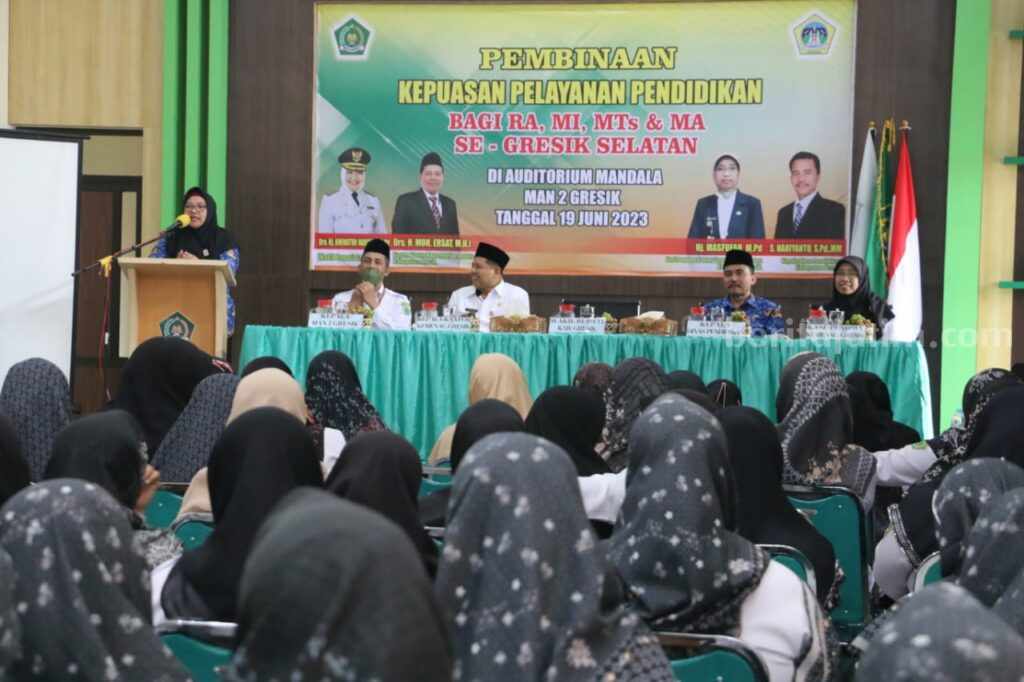 Pemkab Gresik Kumpulkan Ratusan Kepala Sekolah dan Pengawas Pemkab Gresik saat mengumpulkan kepala sekolah dan pengawas pendidikan.