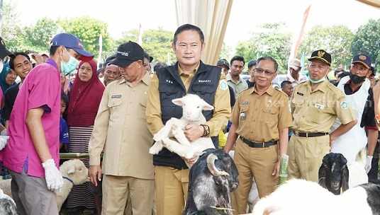 Bupati Lamongan Nobatkan Desa Tunggul Paciran Jadi Sentra Kambing dan Domba Peresmian sentra ternak kambing dan domba, yang digelar di Lapangan Desa Tunggul, Paciran (Foto: Thoriq/beritajatim.com).
