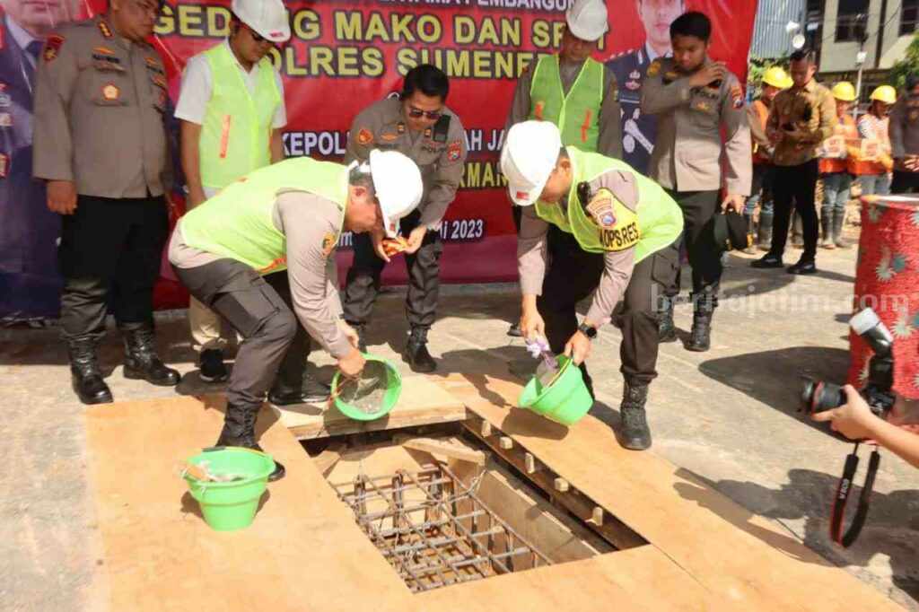 Kapolda Jatim peletakan batu pertama pembangunan Polres Sumenep (foto : humas Polres Sumenep)