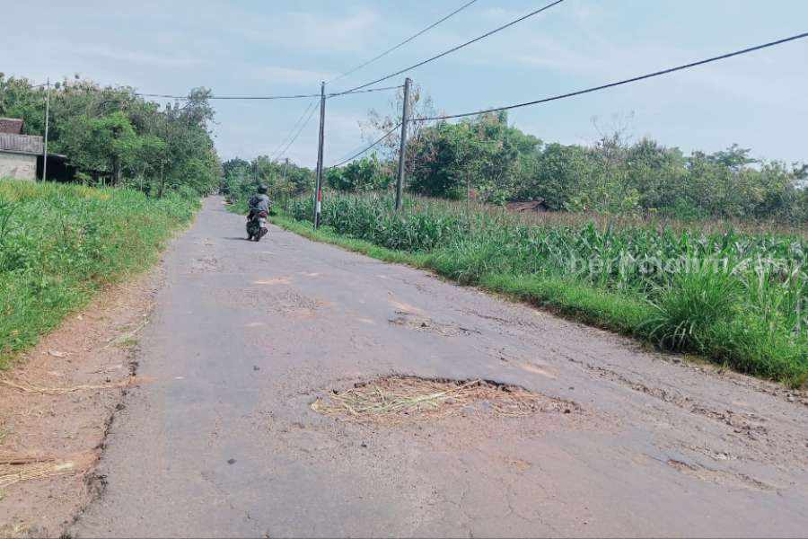 Kondisi jalan Genengan-Lembeyan Magetan yang harus segera diperbaiki.