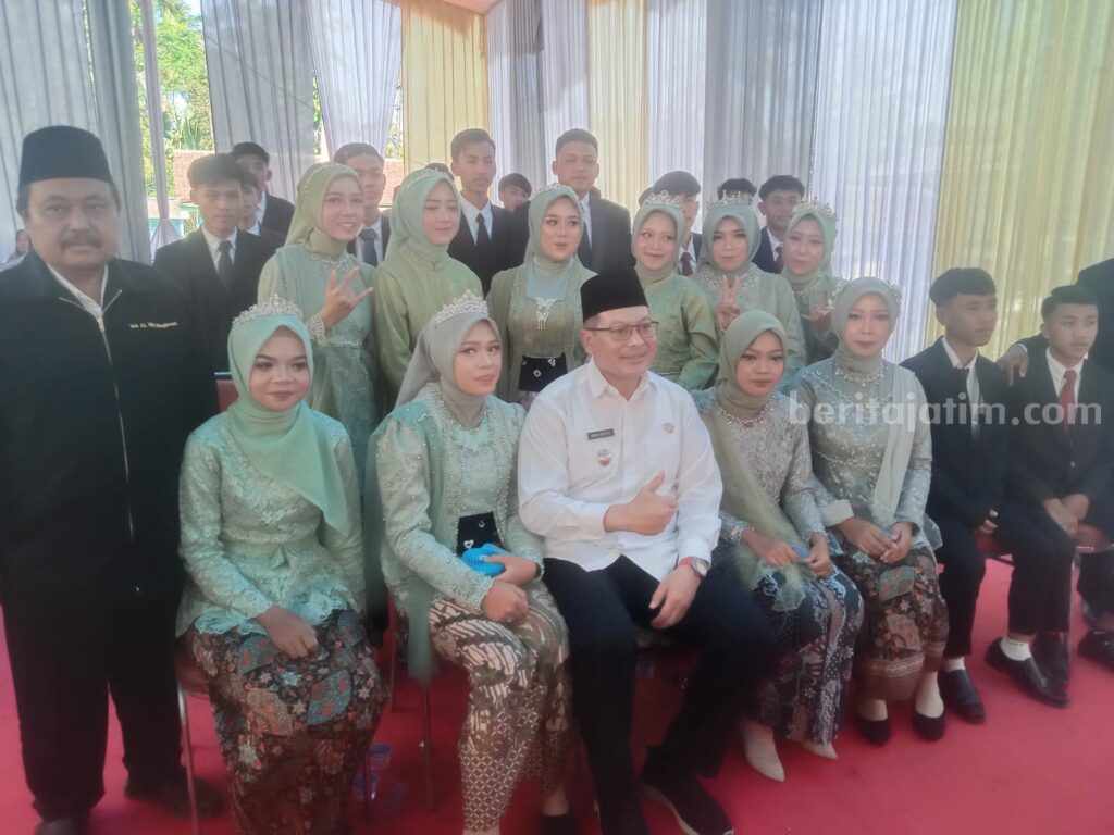 Wabup Malang Beri Rekom Lulusan MA Alhisi Kerja di Jepang Wakil Bupati Malang Didik Gatot Subroto, siap merekomendasikan lulusan MA Alhisi bekerja di Jepang, Rabu (21/6/2023).