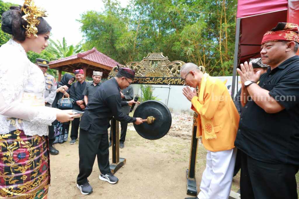 Wakil Bupati Banyuwangi, Sugirah saat membuka festival generasi Pancasila.