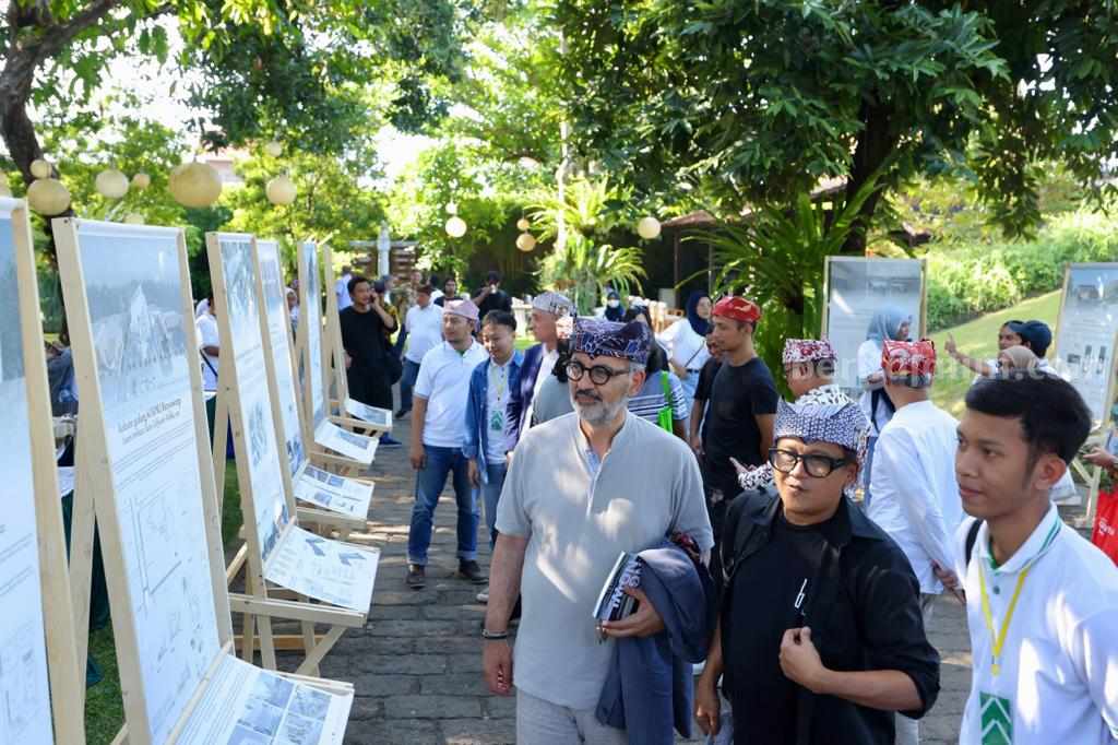 Direktur Aga Khan Award saat di Banyuwangi