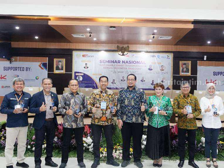 Seminar Nasional Sustainable Smart Transportation Menuju Indonesia Emas 2045 di Unesa