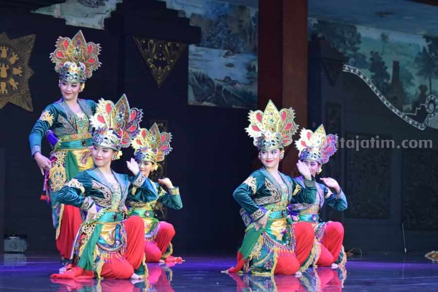 Pagelaran seni dan budaya yang digelar di TMII, Jakarta.
