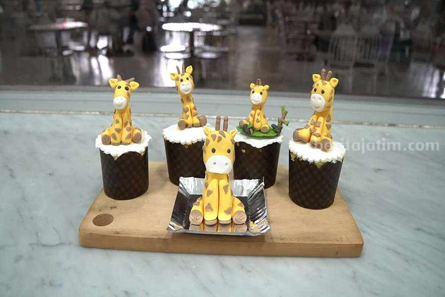 Fondant Giraffe yang dibikin guna memeriahkan World Giraffe Day.