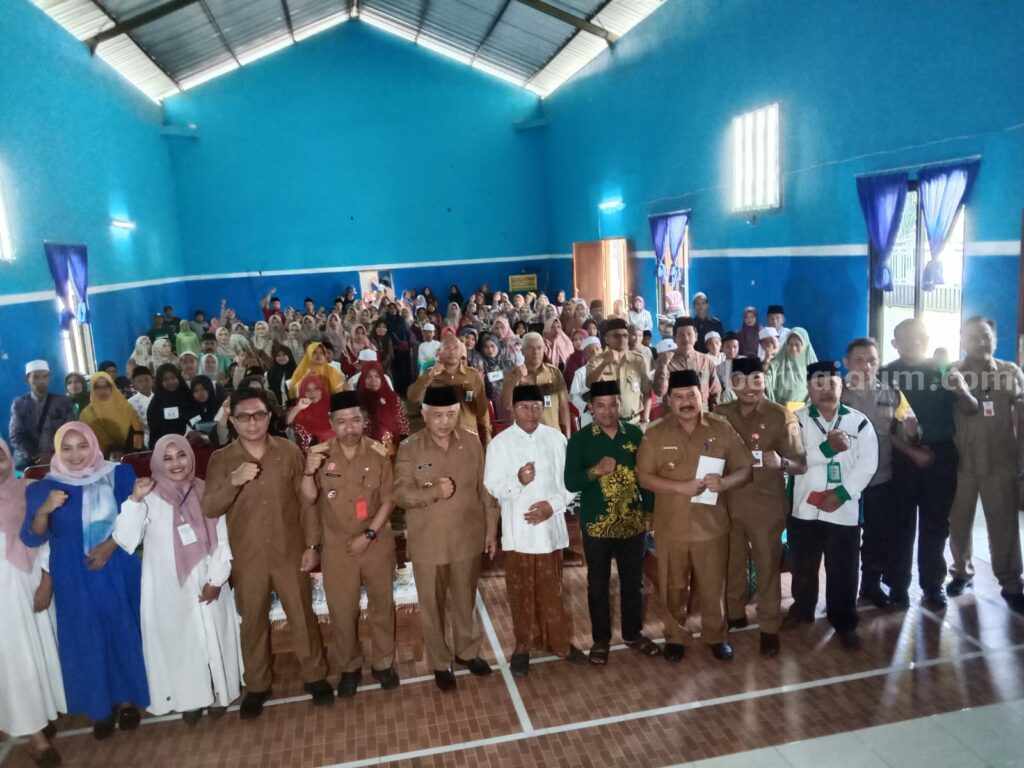 Bupati Malang Buka Festival Tilawah Al-Qur’an 2023 Bupati Malang HM Sanusi, membuka Festival Tilawah Al Qur'an dan Maulid Diba di Desa Tirtomarto, Kecamatan Ampelgading, Kabupaten Malang, Senin (26/6/2023).